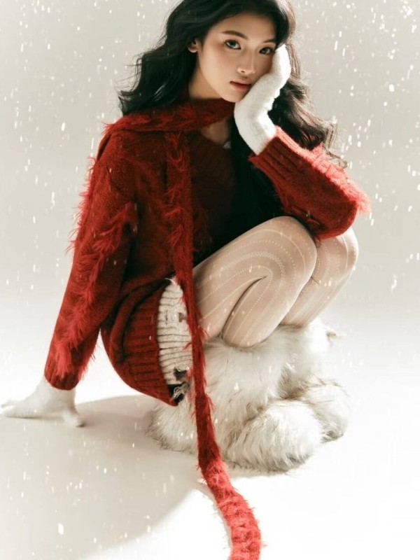 2025 New Red Sweater Art Photo – обзор и цена Photography Year